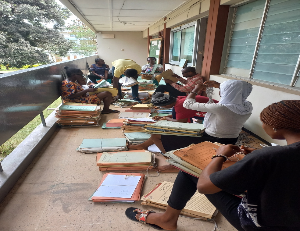 TeamO staff tagging sorted Faculty of Economics files ahead of scanning